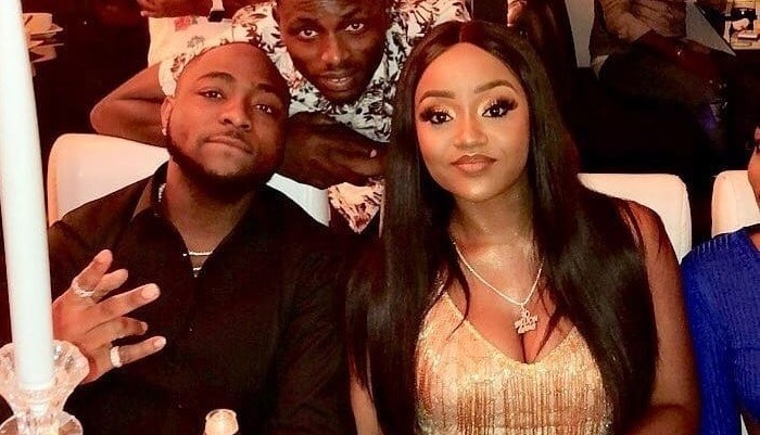 Photo de QUAND DAVIDO DEMANDE CHIOMA EN MARIAGE